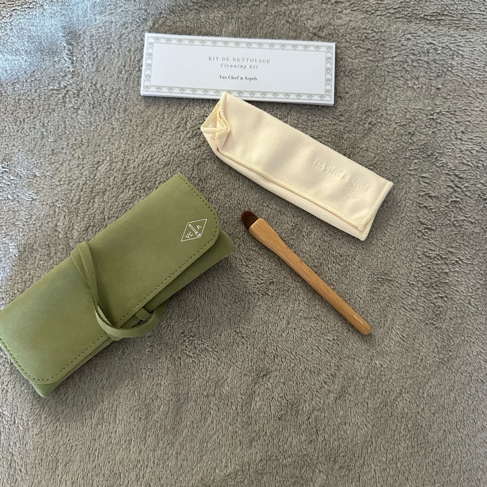 Van Cleef & Arpels cleaning kit new
